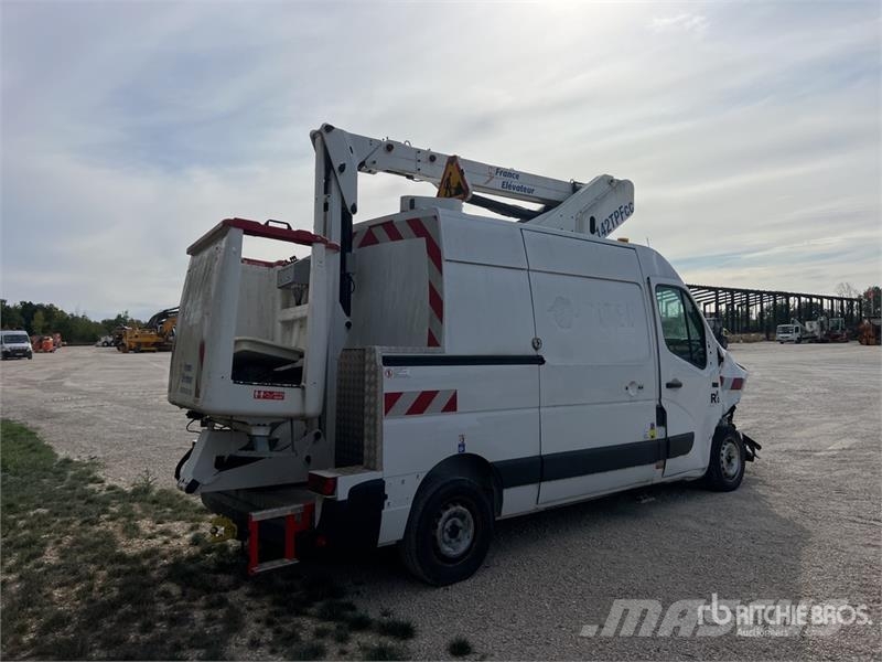 Renault 142TPF 11.9 m on Renault Master Camion Nacelle Buc المنصات الهوائية المثبتة على شاحنة