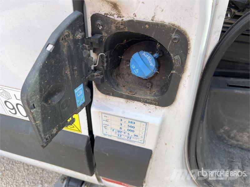 Renault 142TPF 11.9 m on Renault Master Camion Nacelle Buc المنصات الهوائية المثبتة على شاحنة