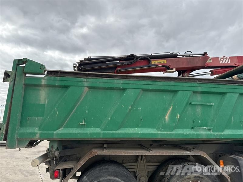 Renault 1560 3475 kg on Renault Kerax 410 DXi 8x4 Camion B Crane trucks