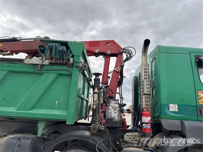 Renault 1560 3475 kg on Renault Kerax 410 DXi 8x4 Camion B Crane trucks
