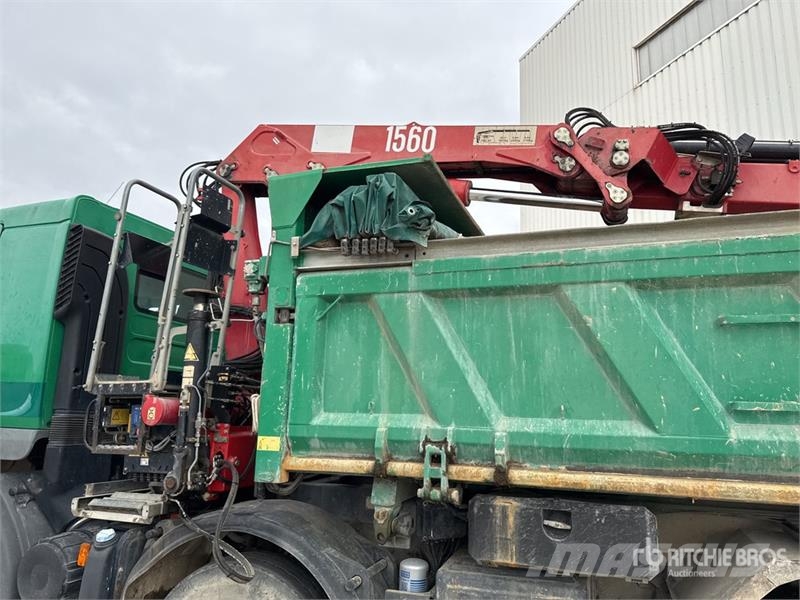 Renault 1560 3475 kg on Renault Kerax 410 DXi 8x4 Camion B Crane trucks