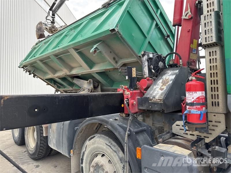 Renault 1560 3475 kg on Renault Kerax 410 DXi 8x4 Camion B Crane trucks