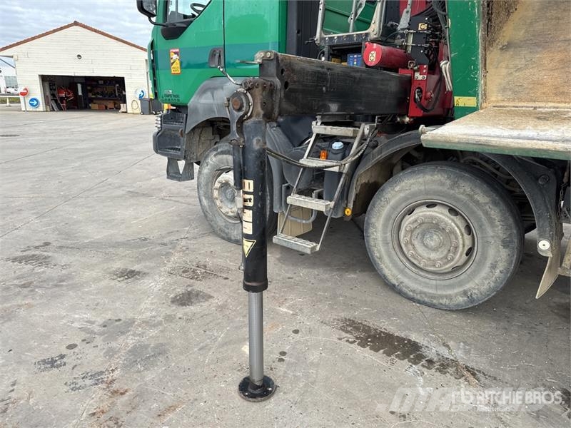 Renault 1560 3475 kg on Renault Kerax 410 DXi 8x4 Camion B Crane trucks