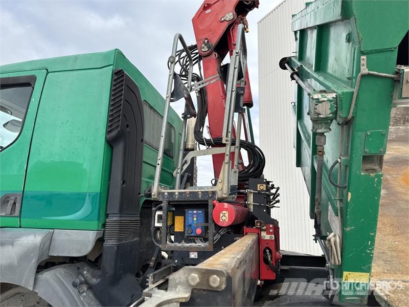 Renault 1560 3475 kg on Renault Kerax 410 DXi 8x4 Camion B Crane trucks