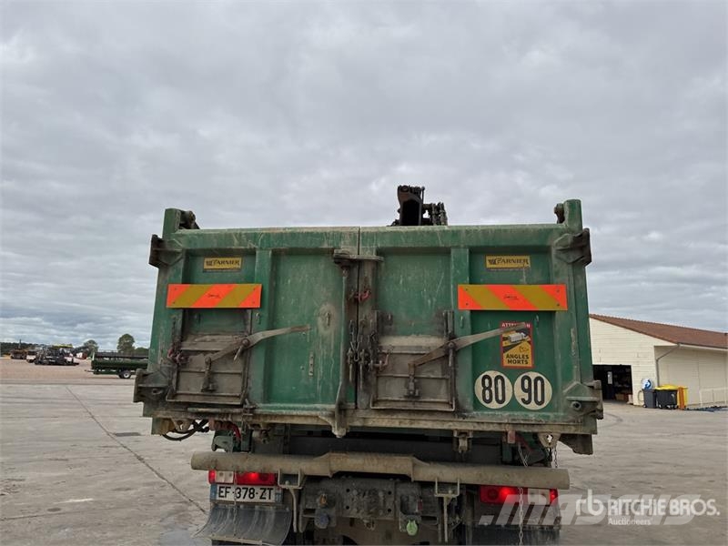 Renault 1560 3475 kg on Renault Kerax 410 DXi 8x4 Camion B Crane trucks