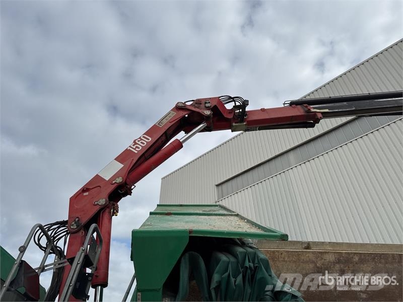 Renault 1560 3475 kg on Renault Kerax 410 DXi 8x4 Camion B Crane trucks