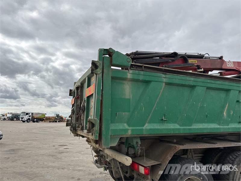Renault 1560 3475 kg on Renault Kerax 410 DXi 8x4 Camion B Crane trucks