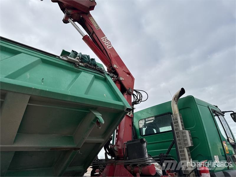 Renault 1560 3475 kg on Renault Kerax 410 DXi 8x4 Camion B Crane trucks