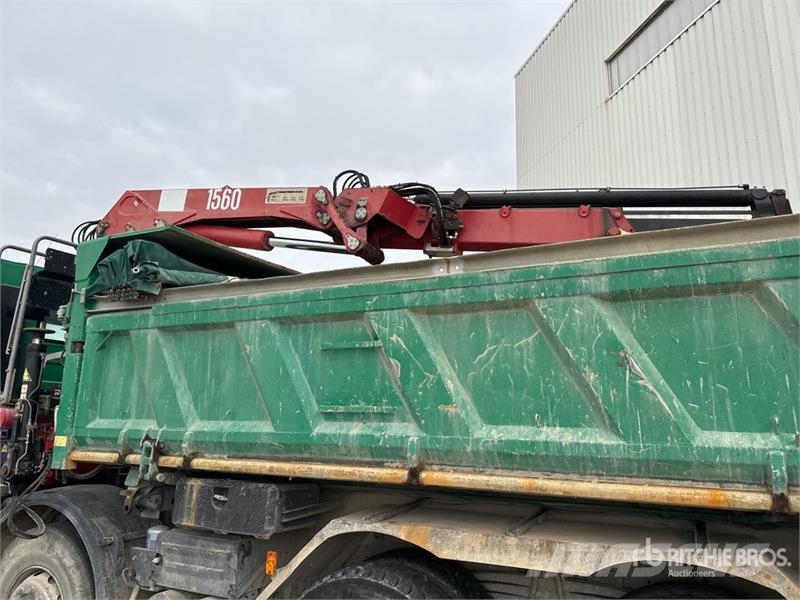 Renault 1560 3475 kg on Renault Kerax 410 DXi 8x4 Camion B Crane trucks