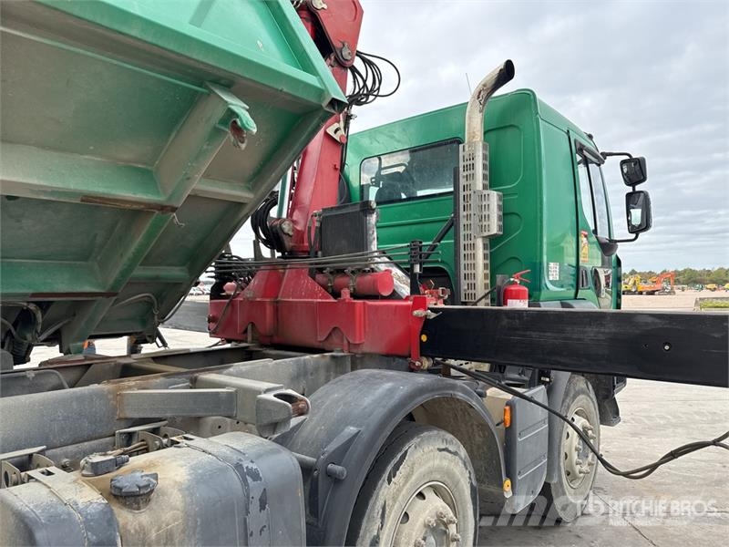 Renault 1560 3475 kg on Renault Kerax 410 DXi 8x4 Camion B Crane trucks
