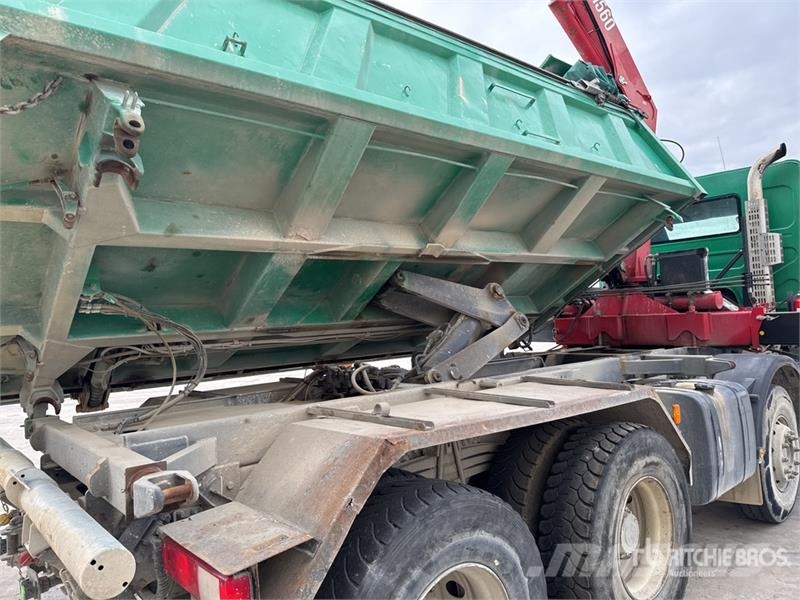 Renault 1560 3475 kg on Renault Kerax 410 DXi 8x4 Camion B Crane trucks