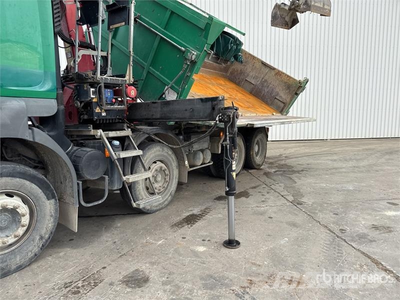 Renault 1560 3475 kg on Renault Kerax 410 DXi 8x4 Camion B Crane trucks