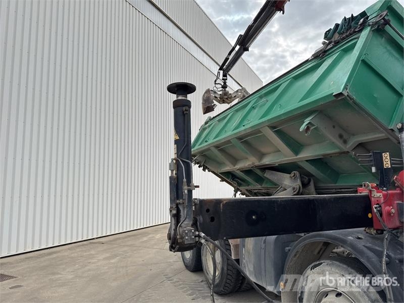 Renault 1560 3475 kg on Renault Kerax 410 DXi 8x4 Camion B Crane trucks