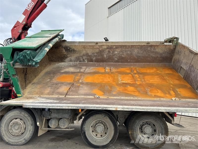 Renault 1560 3475 kg on Renault Kerax 410 DXi 8x4 Camion B Crane trucks