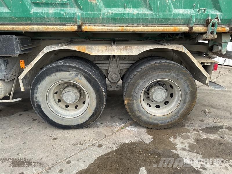 Renault 1560 3475 kg on Renault Kerax 410 DXi 8x4 Camion B Crane trucks