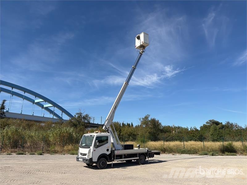 Renault 160 ALU 16 m on Renault Maxity DTI130 4x2 Camion N Billyftar