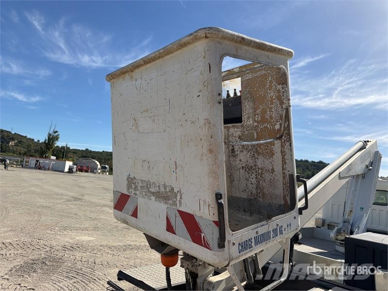 Renault 160 ALU 16 m on Renault Maxity DTI130 4x2 Camion N Billyftar