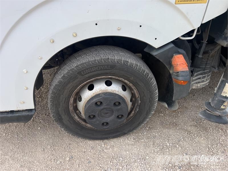 Renault 160 ALU/DS 16 m on Renault Maxity 110DXI Camion Na Piattaforme autocarrate