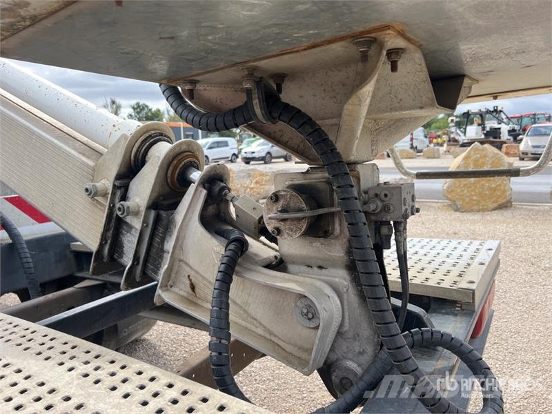 Renault 160 ALU/DS 16 m on Renault Maxity 110DXI Camion Na Piattaforme autocarrate