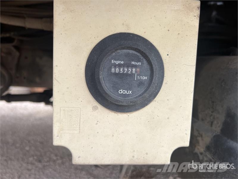 Renault 160 ALU/DS 16 m on Renault Maxity 110DXI Camion Na Piattaforme autocarrate