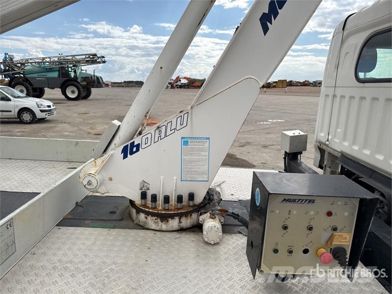 Renault 160Alu 16 m on Renault Maxity DTI130 Camion Nacell Εναέριες πλατφόρμες τοποθετημένες σε φορτηγό