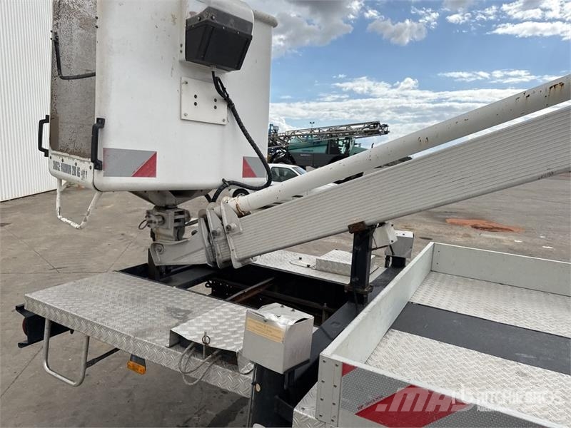 Renault 160Alu 16 m on Renault Maxity DTI130 Camion Nacell Εναέριες πλατφόρμες τοποθετημένες σε φορτηγό
