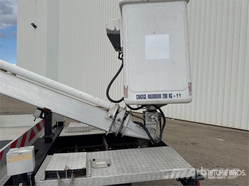 Renault 160Alu 16 m on Renault Maxity DTI130 Camion Nacell Εναέριες πλατφόρμες τοποθετημένες σε φορτηγό