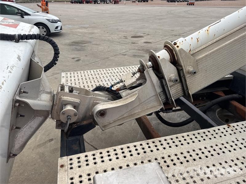 Renault 160ALU 16 m on Renault 110 DXi Camion Nacelle Buck Truck mounted platforms
