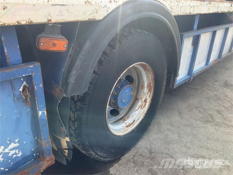 Renault 4x2 Flatbed Truck Lava-kuorma-autot