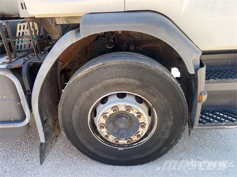 Renault 817A 8500 L on Renault Premium Lander 4x2 Repandeu Säiliöautot