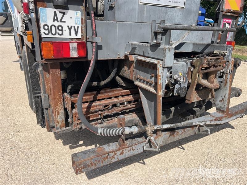 Renault 817A 8500 L on Renault Premium Lander 4x2 Repandeu Säiliöautot