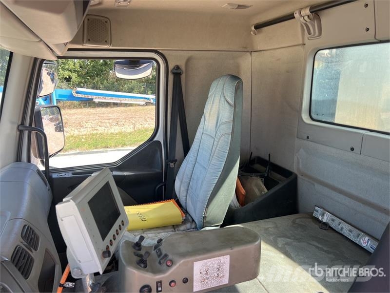 Renault 817A 8500 L on Renault Premium Lander 4x2 Repandeu Säiliöautot