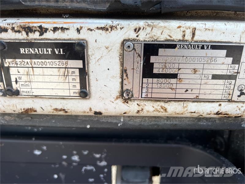 Renault 9000 L on Renault Premium 4x2 Camion Repandeuse A  Autocisterna