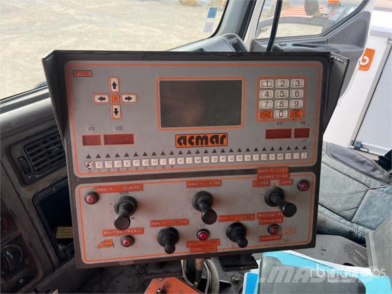 Renault 9000 L on Renault Premium 4x2 Camion Repandeuse A  Autocisterna