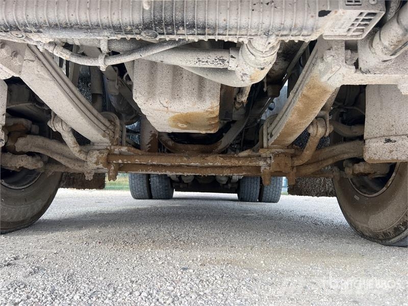 Renault 9000 L on Renault Premium 4x2 Camion Repandeuse A  Autocisterna