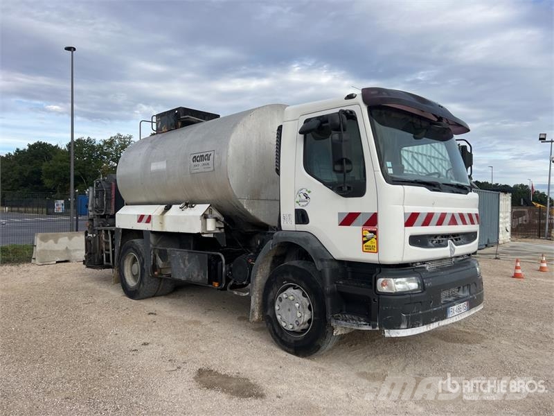 Renault 9000 L on Renault Premium 4x2 Camion Repandeuse A  Autocisterna