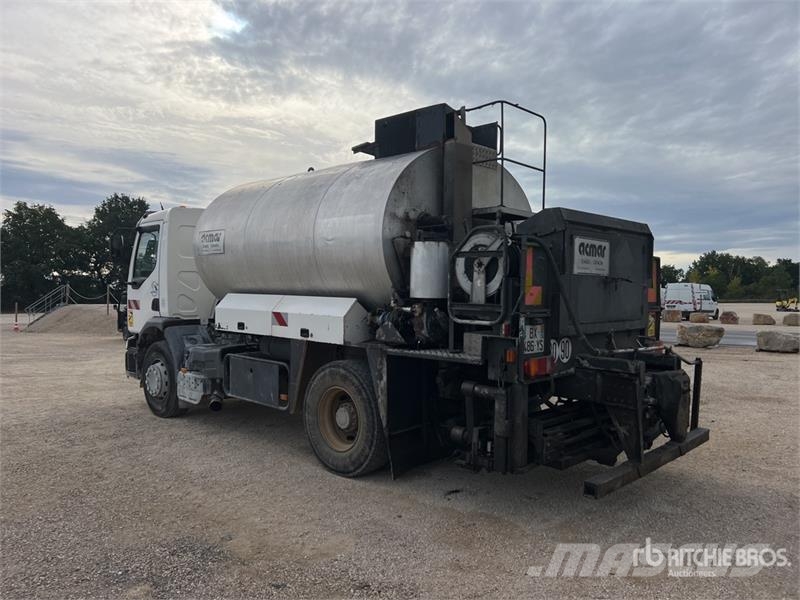 Renault 9000 L on Renault Premium 4x2 Camion Repandeuse A  Autocisterna