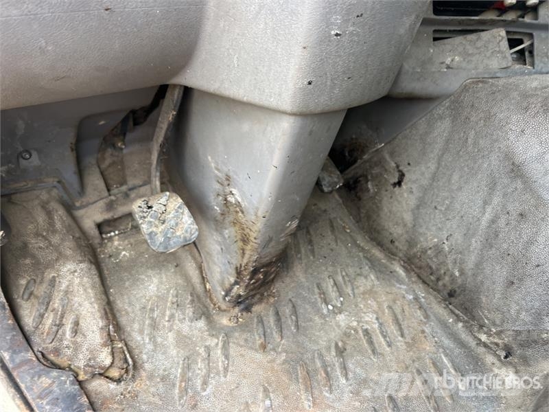 Renault 9000 L on Renault Premium 4x2 Camion Repandeuse A  Autocisterna