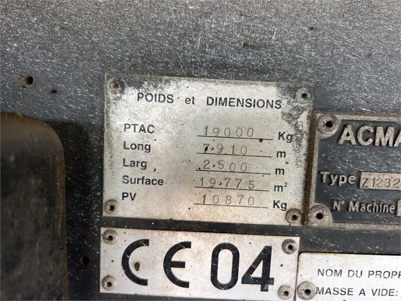 Renault 9000 L on Renault Premium 4x2 Camion Repandeuse A  Autocisterna