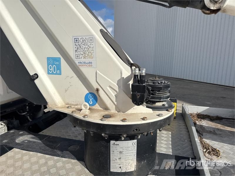 Renault B200T 18 m on Renault Maxity Vehicule Utilitaire B Camion nacelle