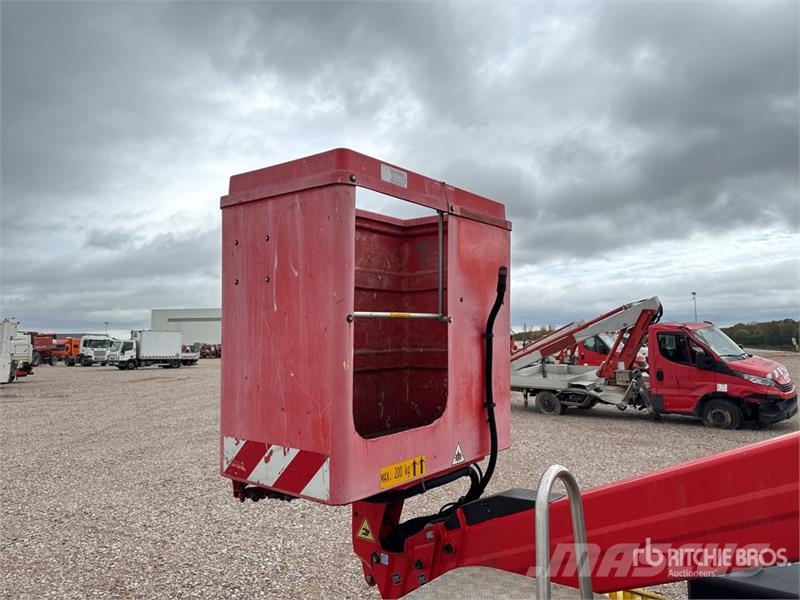Renault B200T 18 m on Renault Maxity DTI 130 4x2 Nacelle S Piattaforme autocarrate