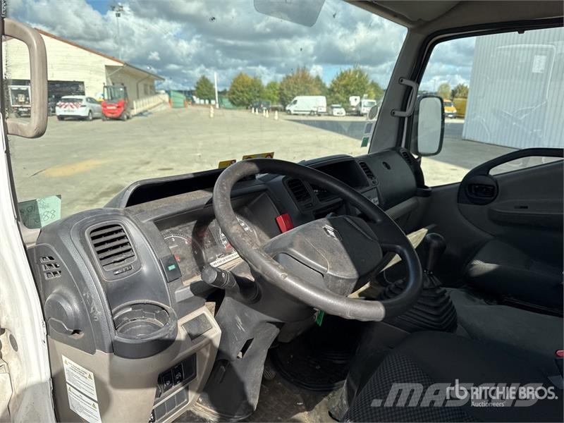 Renault B200T 18 m on Renault Maxity Vehicule Utilitaire B Camion nacelle