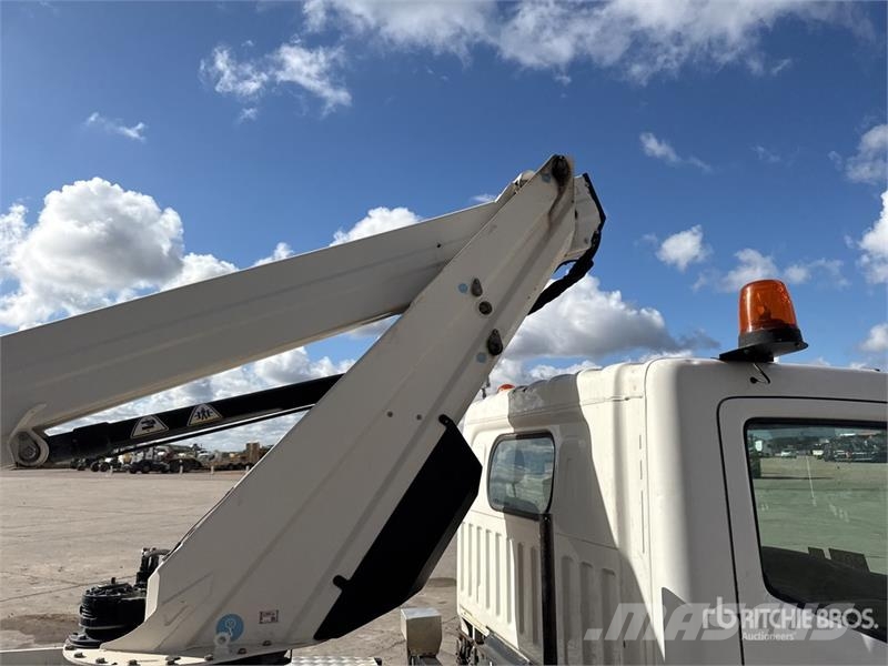 Renault B200T 18 m on Renault Maxity Vehicule Utilitaire B Camion nacelle