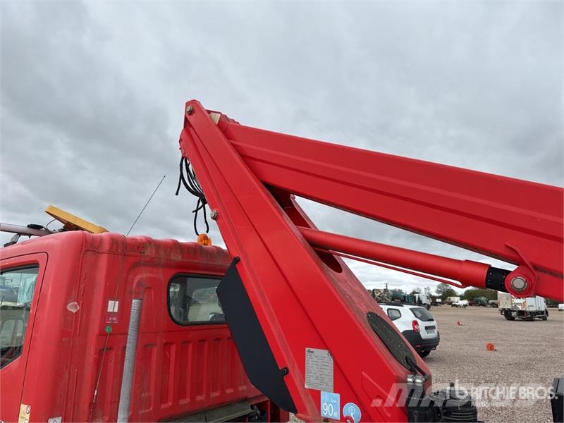 Renault B200T 18 m on Renault Maxity DTI 130 4x2 Nacelle S Piattaforme autocarrate