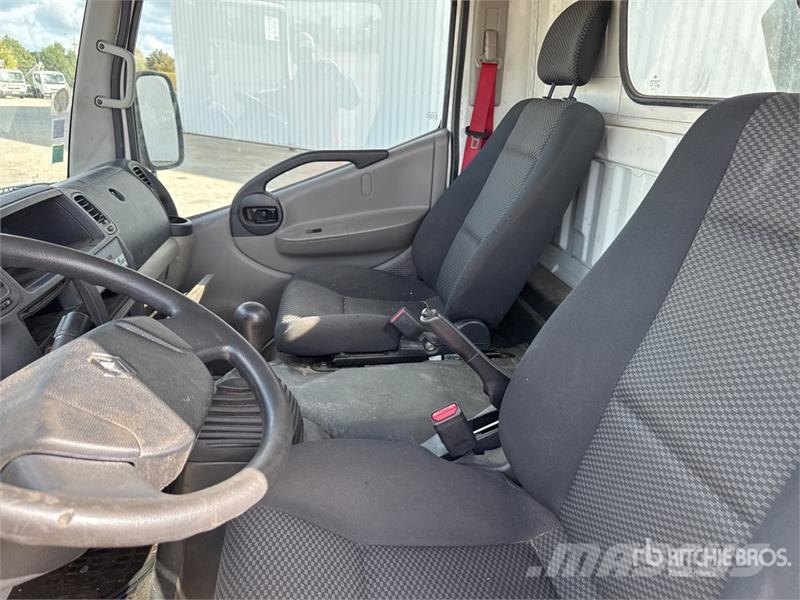 Renault B200T 18 m on Renault Maxity Vehicule Utilitaire B Camion nacelle