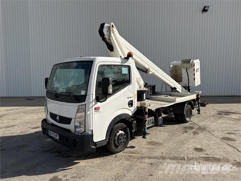 Renault B200T 18 m on Renault Maxity Vehicule Utilitaire B Camion nacelle