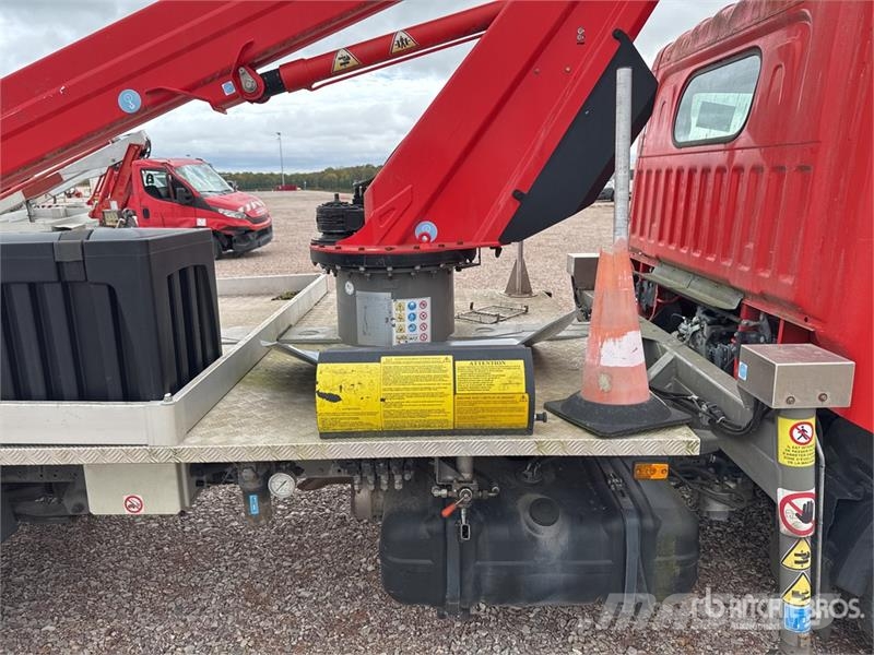 Renault B200T 18 m on Renault Maxity DTI 130 4x2 Nacelle S Piattaforme autocarrate