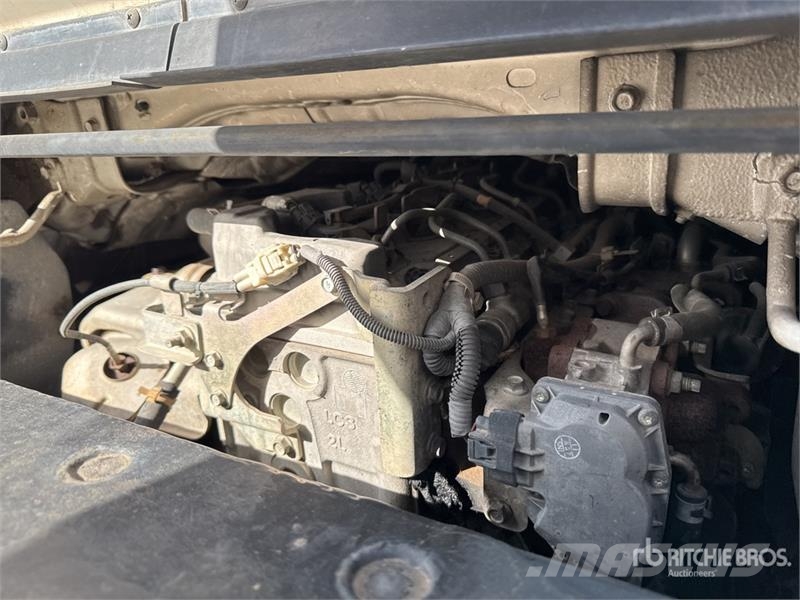 Renault B200T 18 m on Renault Maxity Vehicule Utilitaire B Camion nacelle