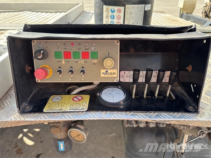 Renault B200T 18 m on Renault Maxity Vehicule Utilitaire B Camion nacelle