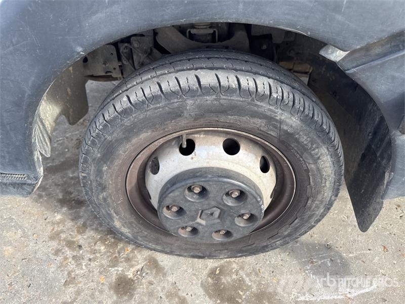 Renault B200T 18 m on Renault Maxity Vehicule Utilitaire B Camion nacelle